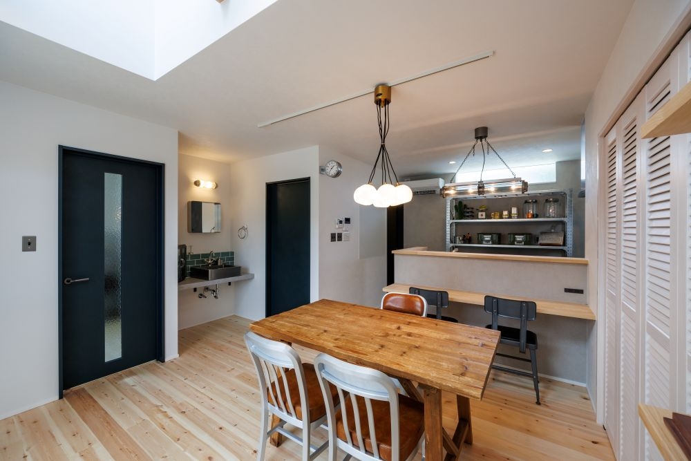 NATURAL AMERICAN HOUSE